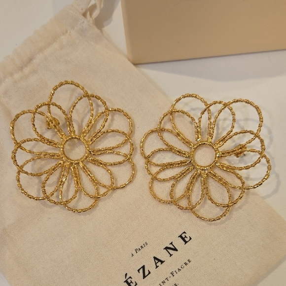 Sezane Helene Gold Petal Statement Earrings, French, Like New, Fashion - Picture 4 of 7